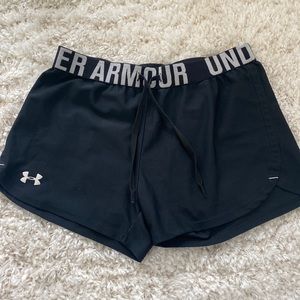 Under armour black short size XS LOOSE FIT